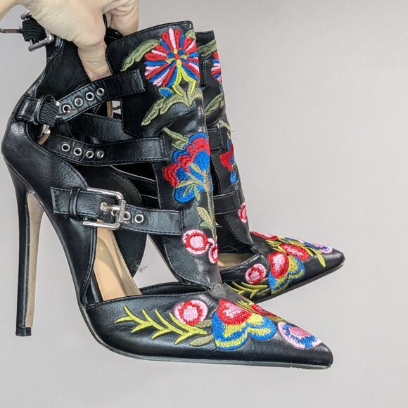 Shoedazzle Floral Embroidered Strappy Liza Booties Black Size 7.5 - Picture 2 of 4